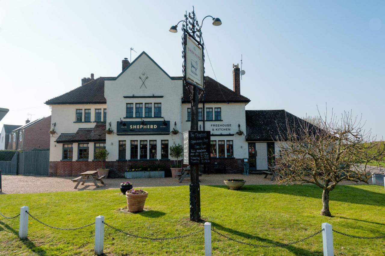 The Shepherd At Langham Boxted  Exterior foto